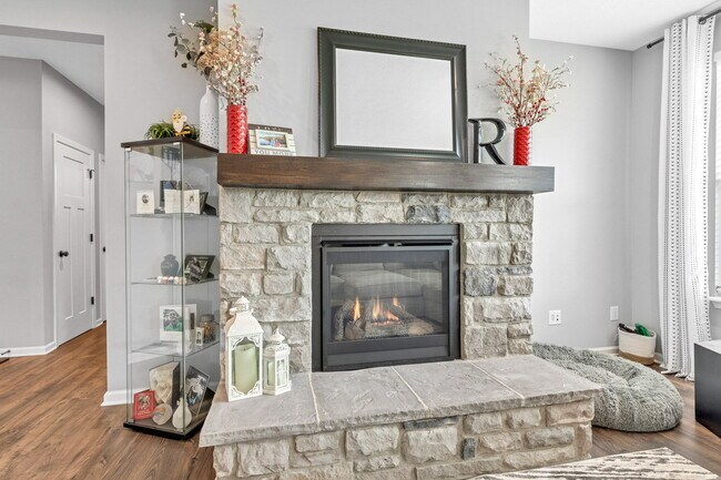 Building Photo - 15611 W Rail Dr
