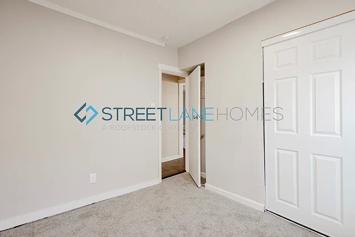 Building Photo - 723 3rd St