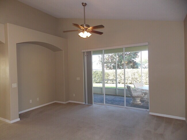 Building Photo - 881 W Silver Meadow Loop