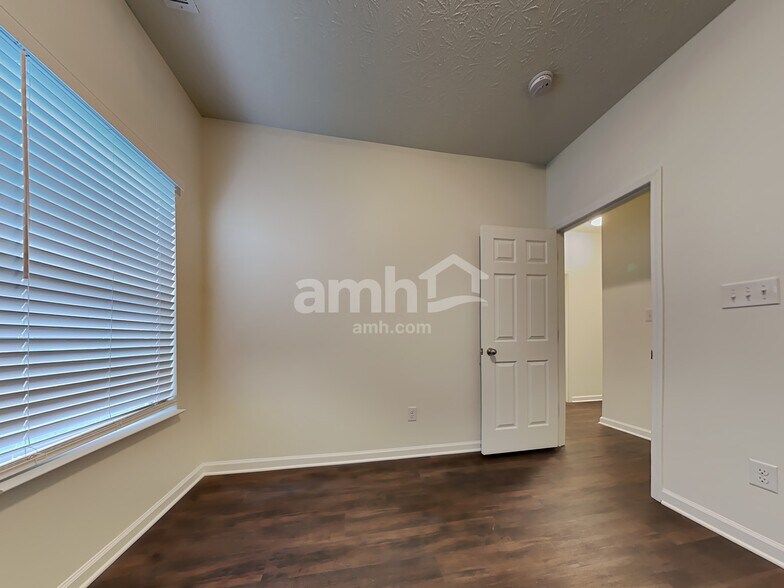 Building Photo - 1268 W Crystal Dr