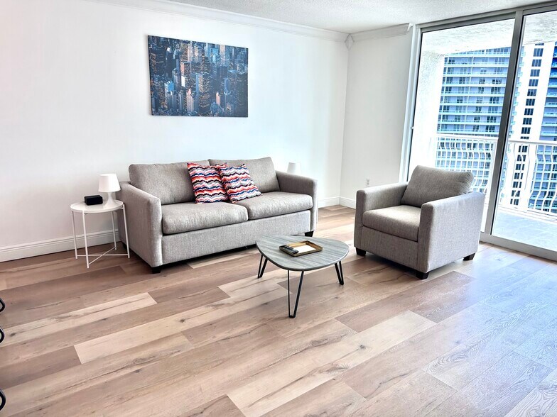 Building Photo - 1200 Brickell Bay Dr