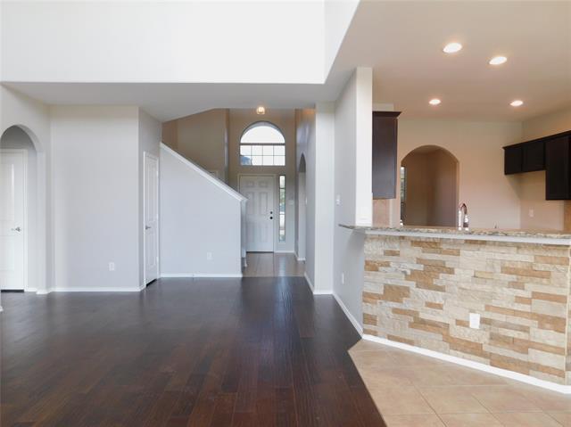 Building Photo - 14904 Riverside Dr