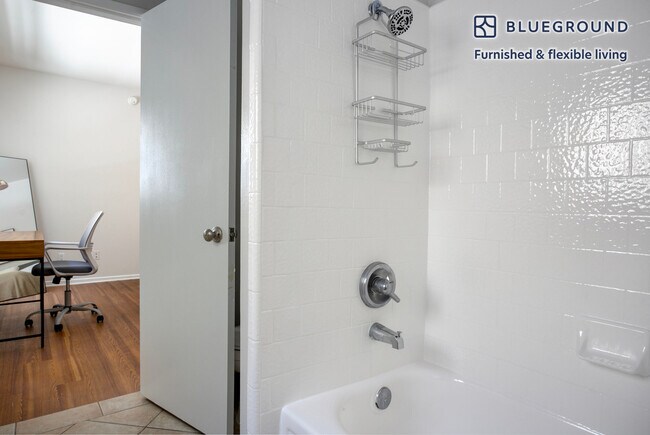 Building Photo - 467 S Arnaz Dr