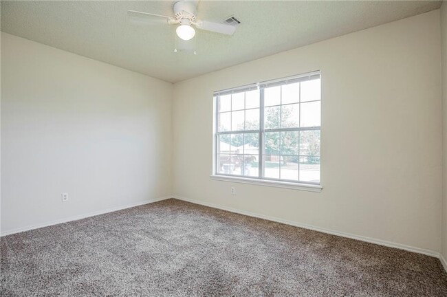Building Photo - 808 Jon Dr