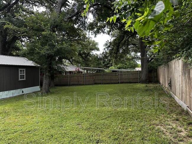 Building Photo - Kingston Rd 906