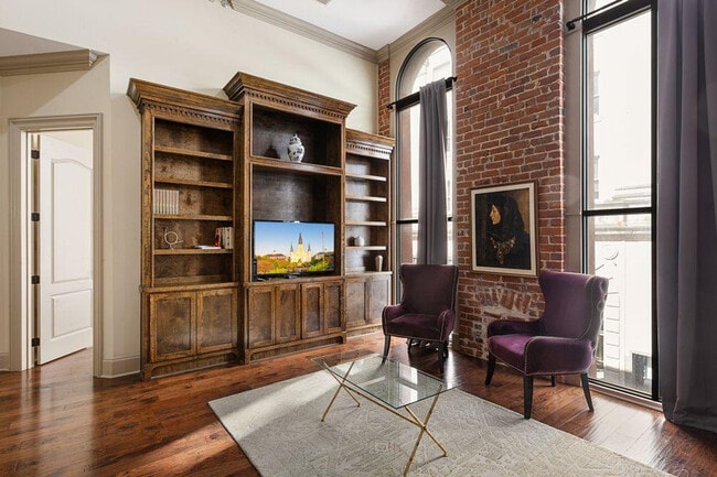 Building Photo - 30 Baronne St