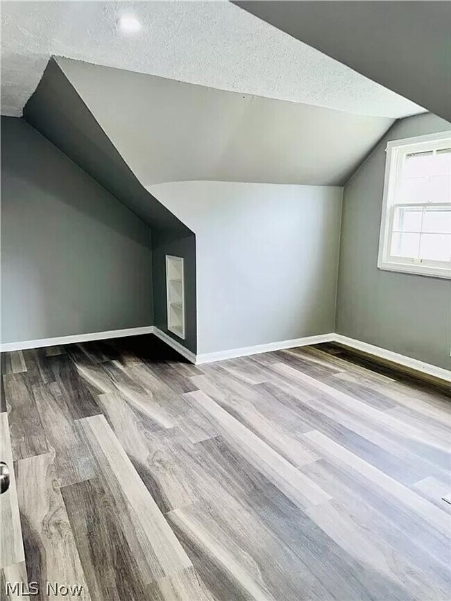 Building Photo - Lovely 4 Bedroom 1 Bathroom House in Cleveland