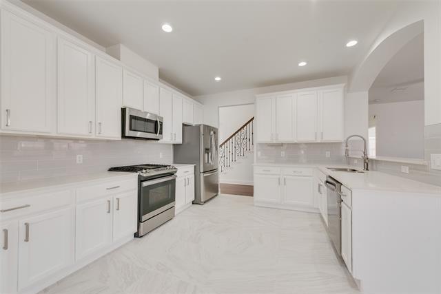 Building Photo - 3400 Oleander Dr