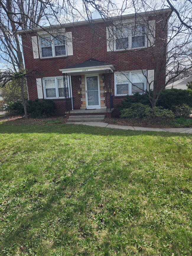 Building Photo - 2049 Tremainsville Rd