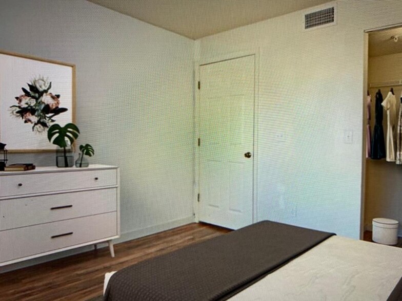 Building Photo - 832 Camargo Way