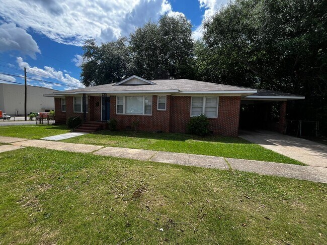 Building Photo - HAP/Section 8 Qualified!