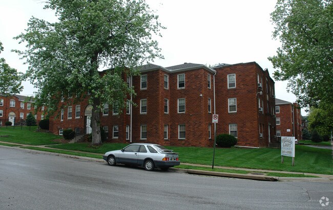 Primary Photo - Hillside Court Apartments
