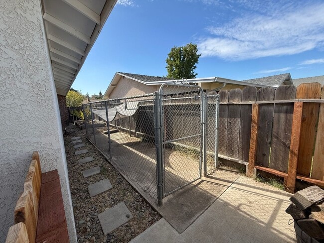 Building Photo - Updated 3-bedroom single story in Oakdale!