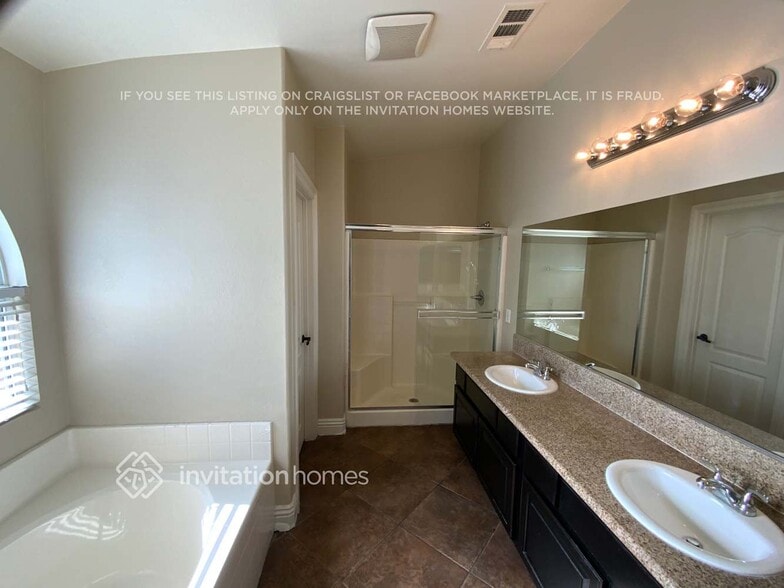 Building Photo - 6228 Little Elm St