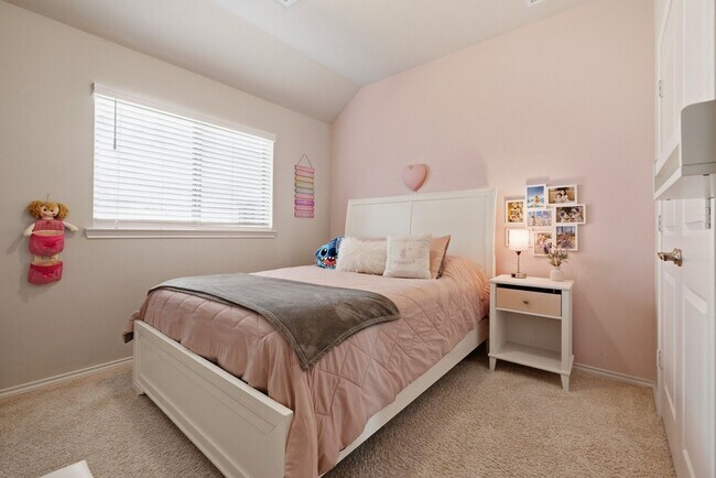 Building Photo - 32080 August Woods Wy