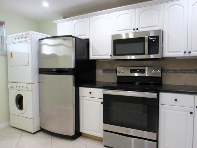 Building Photo - 3580 S Ocean Blvd