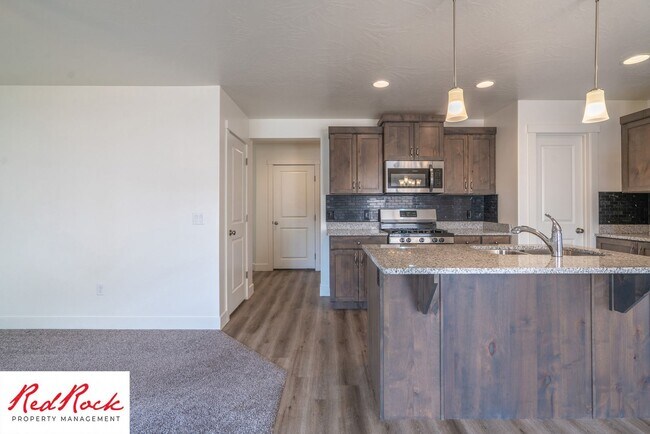 Building Photo - Adorable Stand Alone 4 Bedroom Corner Unit with Fully Fenced Backyard. Small Dogs Welcome.