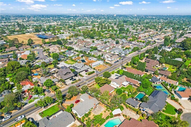 Building Photo - 1281 La Colina Dr