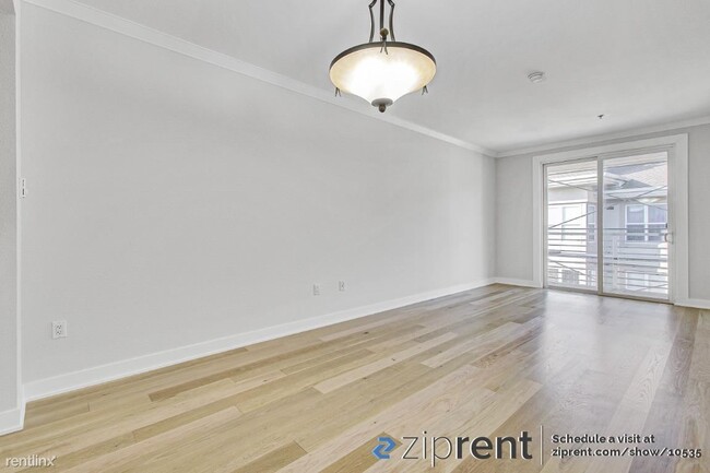 Building Photo - 1 br, 1 bath Condo - 301 Crescent Court, S...