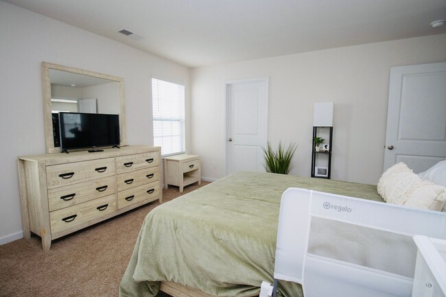 Building Photo - Gorgeous 4 Bedroom, 2 Bath Home in Bowden Village - Available January 2026!