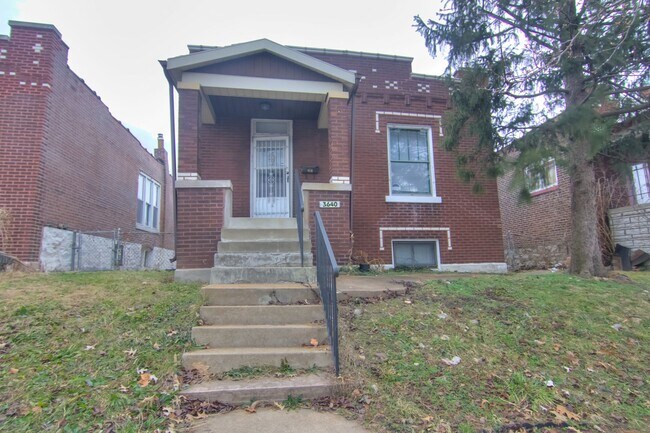Building Photo - 3640 Gustine Ave