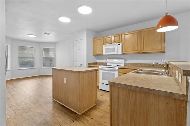 Building Photo - 2205 Lookout Ln