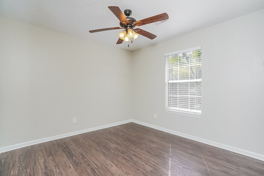Building Photo - 161 S Birchwood Dr
