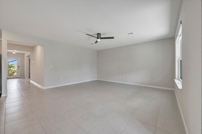 Building Photo - Newer Build - Parrish 3 Bedroom Home with ...