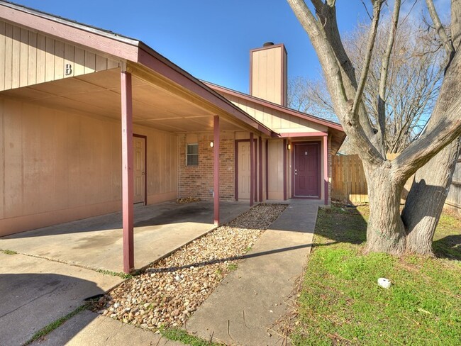 Primary Photo - Updated duplex near Downtown Austin