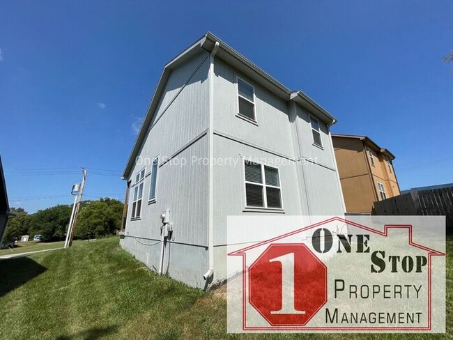 Building Photo - Gorgeous 3 bedroom, 2 bathroom house in Pl...