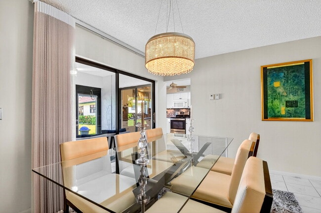 Building Photo - 4866 Dovewood Cir