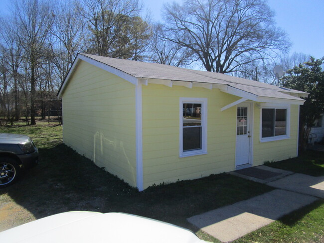 Primary Photo - 3 S Hanks St SW