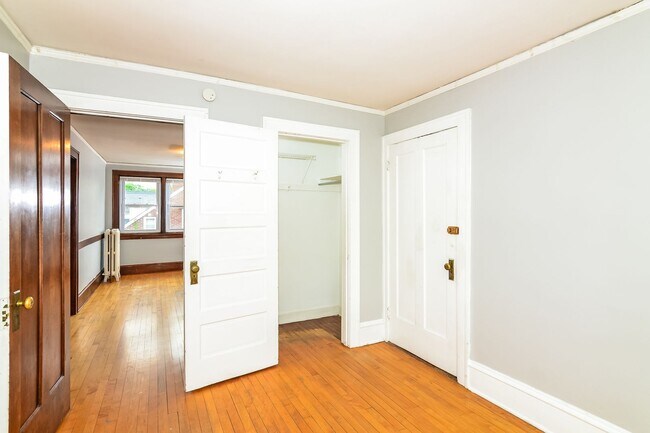 Building Photo - 509 6th St SE