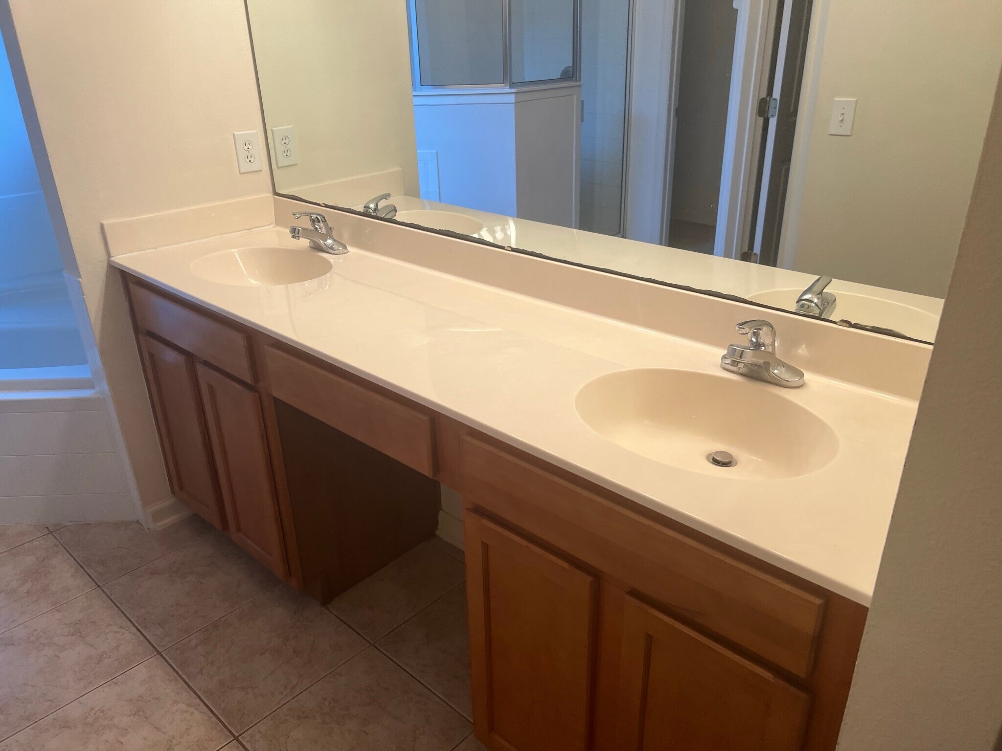 Building Photo - 465 Victoria Hills Dr