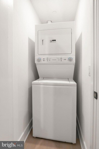 Building Photo - 30 W Allens Ln