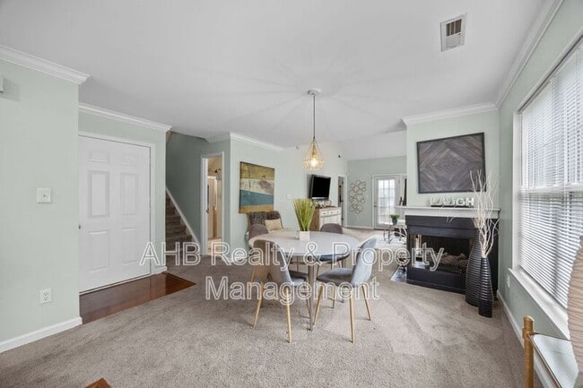 Building Photo - 949 Pensford Dr