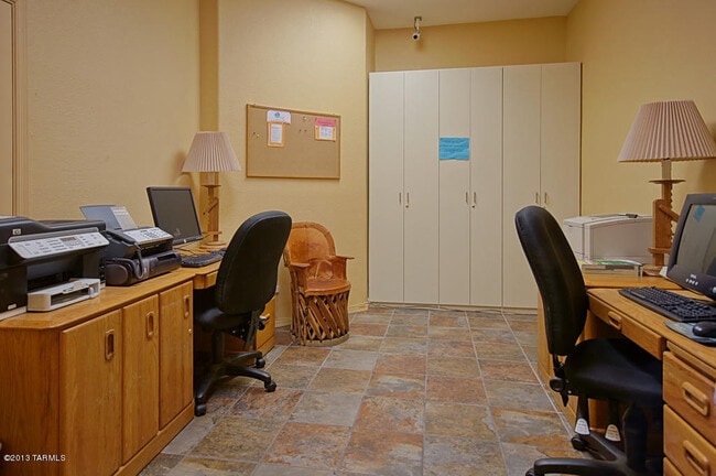 Building Photo - 6655 N Canyon Crest Dr
