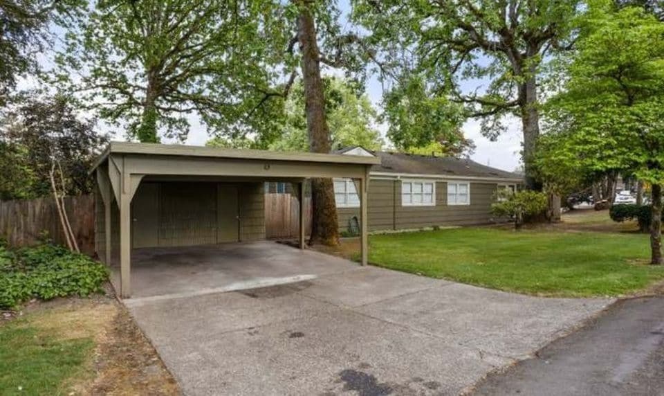 Car port - 2704 SW 123rd Ave