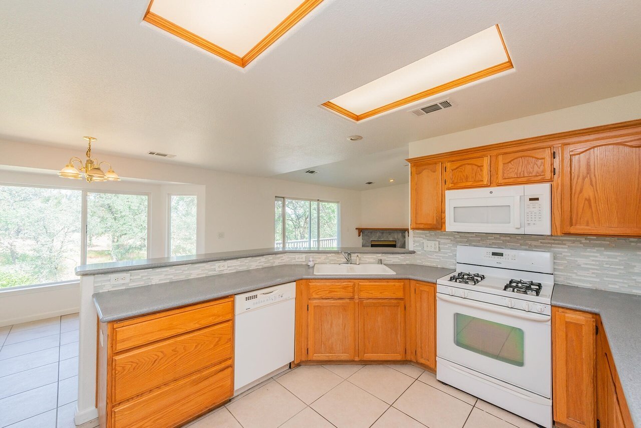Building Photo - 188 Woodcliff Dr