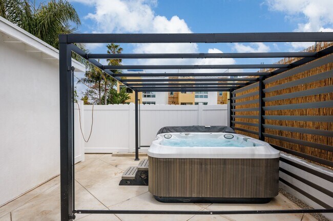 Building Photo - Charming 1BR/1BA Cottage - Private Patio w/ Hot Tub - Walk to the Beach