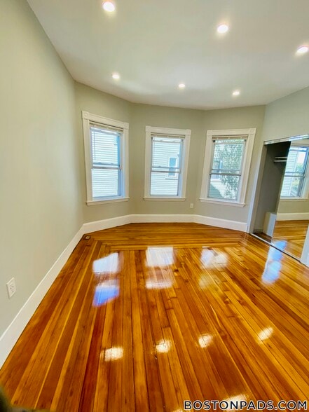 Building Photo - 164 Hyde Park Ave