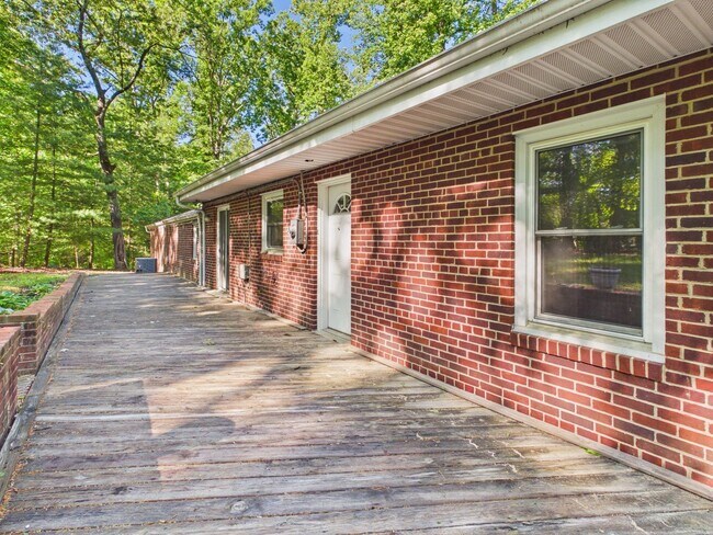 Building Photo - 7854 Whitworth Rd