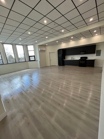 Building Photo - 67 Sand Creek Rd