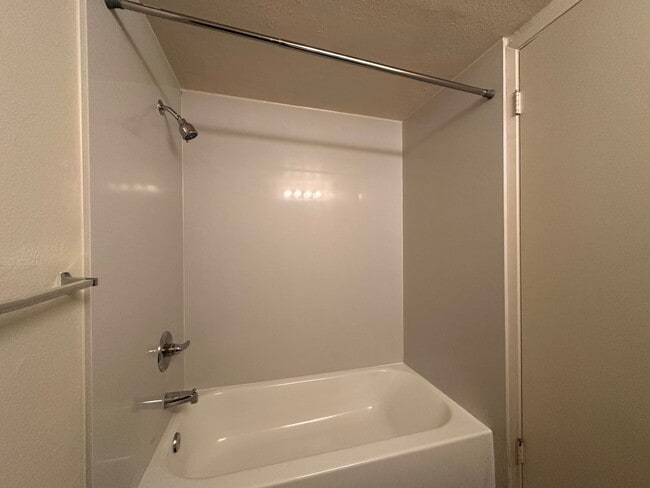 Building Photo - Updated 3 Bedroom Townhome in North Tahoe Park