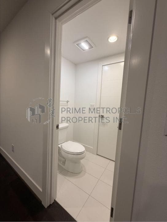 Building Photo - 2142 10th Ave W