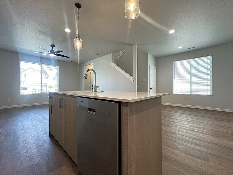 Building Photo - 3089 E Mossy Creek Dr