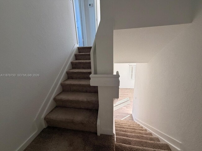 Building Photo - 871 SE 16th Ct