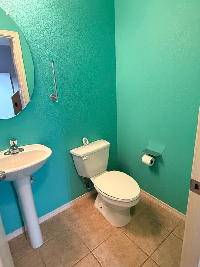 Building Photo - 2103 N Ensenada Cir SE