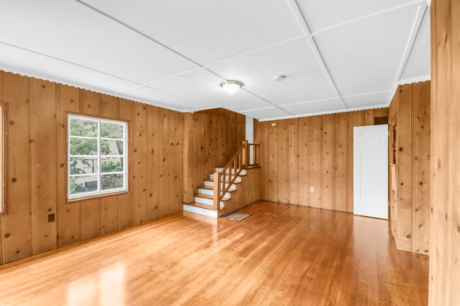 Building Photo - 733 Grosvenor Pl