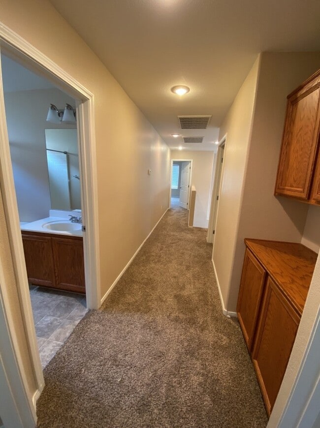 Building Photo - Stunning 3-bedroom, 2.5-bathroom rental